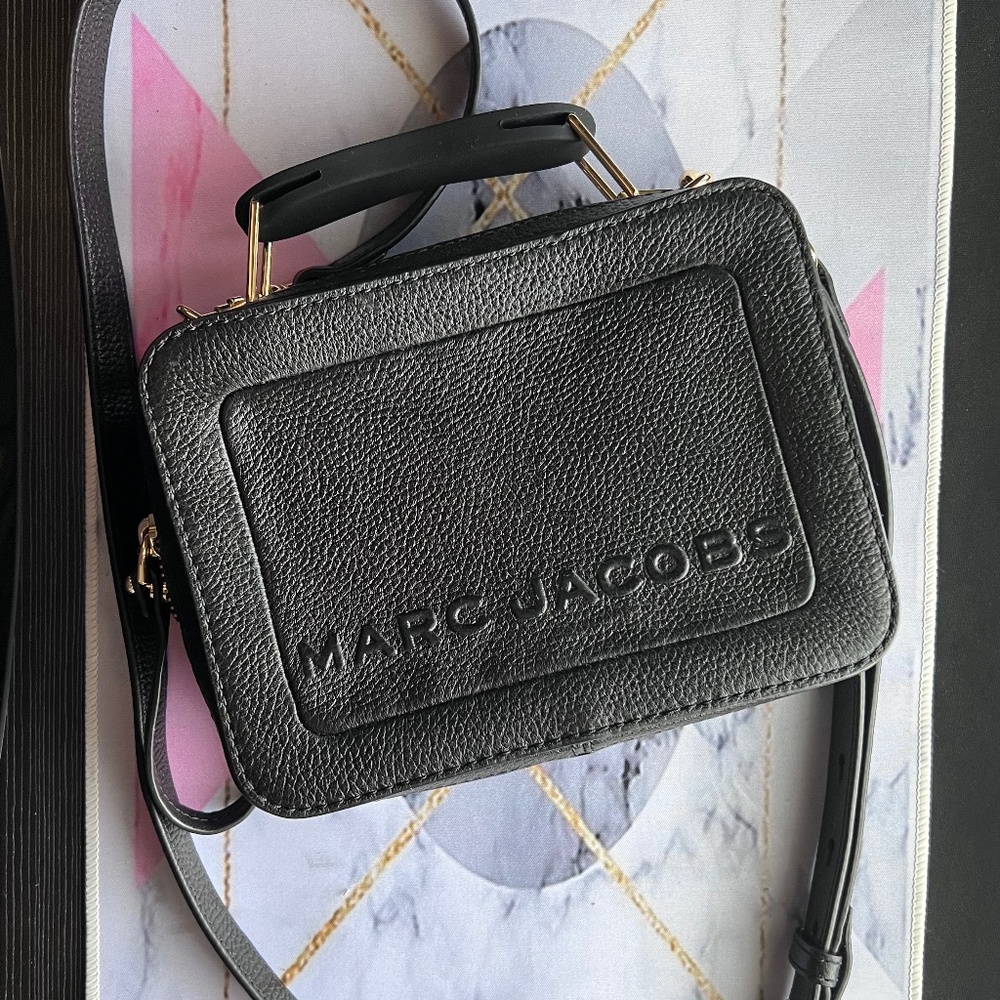 *BRAND NEW* MARC JACOBS "THE BOX 20" Black with Gold HW